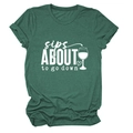Gros plan sur l'imprimé sips about to go down du t-shirt en coton vert foncé - S / Vert Vintage