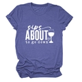 Détail de l'imprimé sips about to go down et icône de verre sur t-shirt en coton violet - S / Bleu Vintage