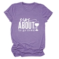 Détail d'un t-shirt violet avec graphique sips about to go down et imprimé de verre de vin - S / Violet