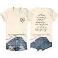 Off-white T-shirt met V-hals en hartjesprint met distressed denim shorts set - S / Tops / Zand (Zwarte Print)