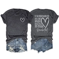 Vue avant et arrière du t-shirt gris imprimé cœur et du short en jean délavé en set - Gris Chiné Noir (Graphique Blanc)