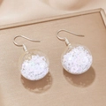 Vue macro de boucles d'oreilles de Noël avec sphères transparentes et paillettes étoilées - Style de Paillettes de Pentagramme de Boule Transparente (7)