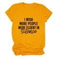 Gros plan du t-shirt coton jaune moutarde avec slogan Fluent in Silence imprimé - Jaune Moutarde (Police Noire)
