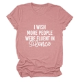 Détails des manches retroussées et du slogan blanc sur le t-shirt rose poudré épuré - Or Rose (Police Blanche)