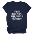 Gros plan détaillé des manches retroussées et du tissu de qualité sur ce t-shirt bleu - Bleu Marine (Police Blanche)