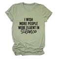 Détail du t-shirt vert sauge avec texte 'I WISH MORE PEOPLE WERE FLUENT IN Silence' imprimé - Vert Olive (Police Noire)