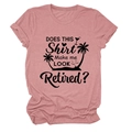 Détail d'un t-shirt rose en coton avec impression noire 'Does this shirt make me look retired' - S / Rose