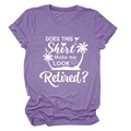 Gros plan du t-shirt en coton violet avec texte de retraite et motif de plage blanc imprimé - S / Violet