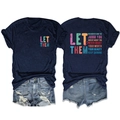 Mise à plat du t-shirt bleu marine avec lettrage LET THEM et short en jean vieilli - Bleu Marine