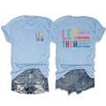 Vues avant et arrière d'un t-shirt bleu clair imprimé et d'un short en jean effet usé - Bleu clair