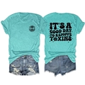 Détail du t-shirt bleu sarcelle avec imprimé graphique au dos et texte en lettres noires - Bleu eau profonde (Impression noire)