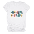 Détail de l'imprimé Physical Therapy et de la manche retroussée sur le T-shirt blanc - Blanc (Lettres Noires)
