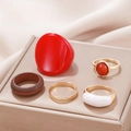 Five-piece vintage jewelry set with red resin and gold rings on champagne silk - Set / Pack of 5