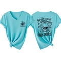 T-shirt turchese con scollo a V e grafica teschio Don't be a part of the problem - S / Blu Acqua Profonda (Stampa Nera)