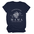 Détail de l'imprimé floral blanc et du texte sur le t-shirt bleu marine à manches courtes - Bleu Marine (Texte Blanc)