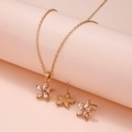 Set di gioielli con collana e orecchini a fiore in cristallo rosa e finitura dorata - Set di Collana e Orecchini a Bottone con Fiori Rosa