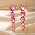 Eleganti orecchini pendenti in oro con sei cristalli a cuore rosa su raso champagne - Cuore Rosa