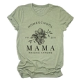 Détail du t-shirt maman vert sauge avec imprimé floral et motif de texte biblique - Vert Olive (Texte Noir)