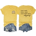 Gelbes T-Shirt-Set mit Regenbogen-Slogan und Jeans-Shorts in detaillierter Ansicht - S / Oberteile / Gelb
