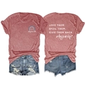 Detail von T-Shirt mit Slogan-Druck und Distressed-Denim-Shorts auf weißem Grund - S / Oberteile / Roségold