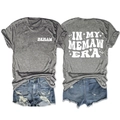Graues T-Shirt mit weißem In My Memaw Era Aufdruck und zerrissenen Denim-Shorts - S / Dunkelgrau (Weißes Muster)