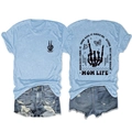 Damen T-Shirt in Hellblau mit Mom-Life-Aufdruck und dazu passende Jeans-Shorts - S / Oberteile / Hellblau (Schwarzes Muster)