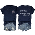 Detailansicht des dunkelblauen T-Shirts mit Regenbogen-Print und Love Them-Slogan - S / Oberteile / Marineblau (Weißer Druck)