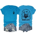 Flache Ansicht eines blauen Grafik-T-Shirts und zerrissenen Denim-Shorts für den Sommer - S / Oberteile / Seeblau