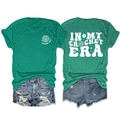 T-shirt a maniche corte con stampa In My Crochet Era e set di pantaloncini in denim - Verde Scuro (Grafica Bianca)