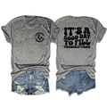 Vista fronte e retro della t-shirt grigia Pharmacy Technician con pantaloncini denim - S / Grigio Scuro (Grafica Nera)