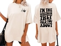 Vorder- und Rückansicht des beigefarbenen Oversize-T-Shirts mit schwarzem Esthetician-Schriftzug - S / Sandfarben