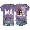 Vue détaillée avant et arrière du t-shirt violet Football Mom et du short en jean - S / Imprimé Fleur Blanche / Violet