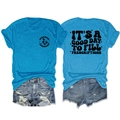 Dettaglio dello slogan del tecnico di farmacia e design della pillola su t-shirt blu - Blu Lago (Grafica Nera)