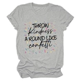Détail de l'imprimé Throw Kindness Around Like Confetti sur t-shirt gris chiné - S / Gris clair