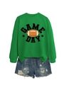 Détail du sweat vert Game Day avec imprimé rugby et short en jean bleu délavé - S / Vert Herbe (Graphique Noir)