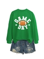 Mise à plat du sweat Game Day vert et du short en jean vieilli avec des franges - S / Vert Herbe (Graphique Blanc)