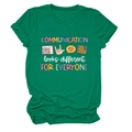Détail de l'imprimé Communication Looks Different sur t-shirt en coton vert foncé - S / Hauts / Vert Foncé