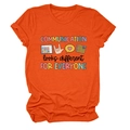 Détail de l'imprimé Communication Looks Different sur un t-shirt orange uni - S / Hauts / Orange