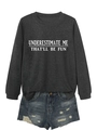 Detail von grauem Sweatshirt mit Spruch und ausgefransten Denim-Shorts im Set - S / Melange Grau