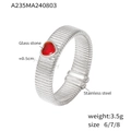 Silberner Edelstahl-Wellenring mit einem roten Herz-Glasstein im minimalistischen Stil - US 6 / Silberband Roter Stein