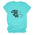 Vue détaillée de l'imprimé texte espagnol et icône café sur t-shirt décontracté turquoise - Bleu Eau Profonde (Police Noire)