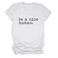 Détail du t-shirt blanc en coton avec texte 'be a nice human' et revers aux manches - Blanc (Police Noire)
