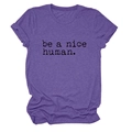 Détail du t-shirt en coton violet avec slogan be a nice human imprimé en noir - Violet (Police Noire)