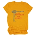 Dettaglio della maglietta gialla in cotone con stampa grafica More Spaghetti Less Upsetti - S / Giallo Senape
