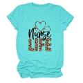 Détail du t-shirt vert menthe avec imprimé Nurse LIFE léopard et motif coeur stéthoscope - Bleu Eau Profonde (Texte Noir)