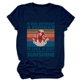 Détail de près du T-shirt bleu marine avec portrait rétro de rousse et texte graphique - Bleu Marine