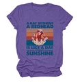 Détail de l'imprimé vintage sur t-shirt violet chiné avec motif rétro soleil et femme - Violet