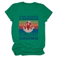 Détail du T-shirt vert avec portrait vintage et motifs floraux de style bohème chic - Vert Foncé