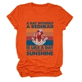 Détail de l'imprimé graphique rétro sur T-shirt orange en coton avec femme vintage - Orange