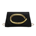 Elegante borsa da sera in pelle Saffiano nera con manico ovale dorato e tracolla a catena - Nero